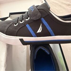 Nautica Kids Sneakers in Black and Blue